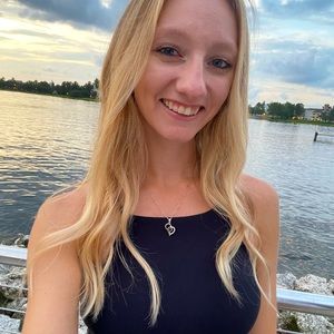 Meet your Posher, Casey